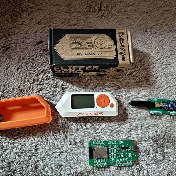 FLIPPER ZERO 箱、説明書付き 中古 Flipper Zero – buy the best products in the Coolbe online store