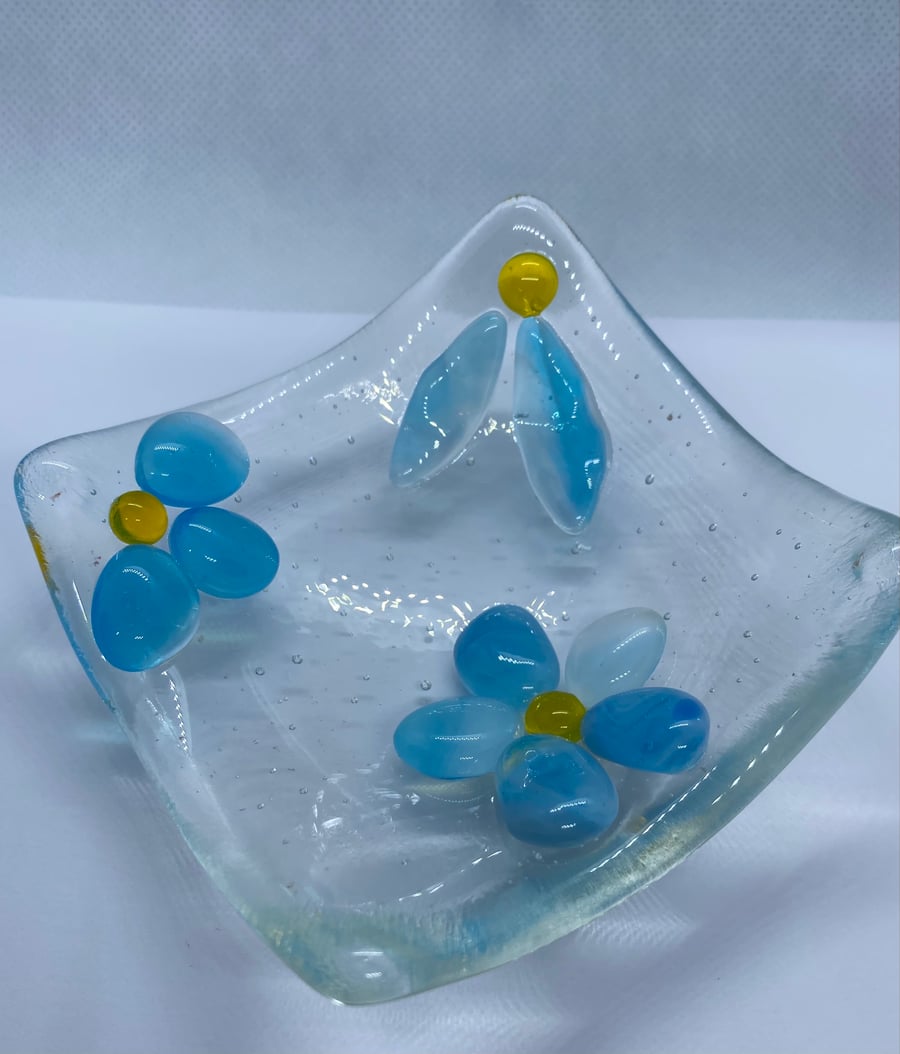 Fused glass cloudy blue trinket dish