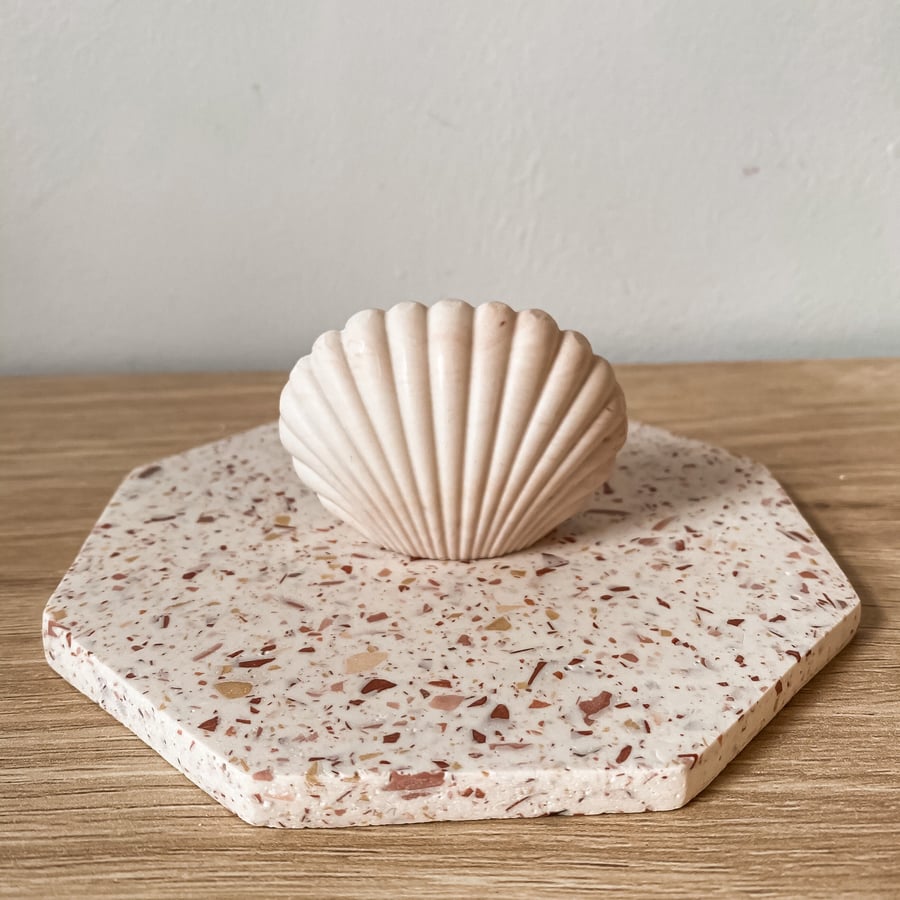 Marble quartz clam shell decoration