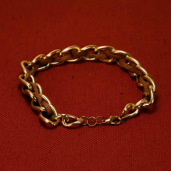 47 - GOLD METAL CHAIN BRACELET