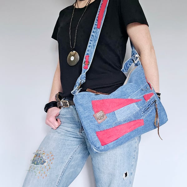 Jean crossbody bag with double zipper and functional pockets inside 