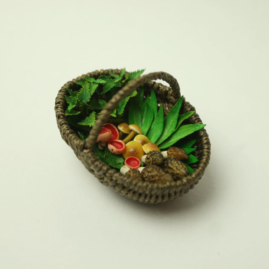 Miniature Spring foragers Basket, 1:12 scale