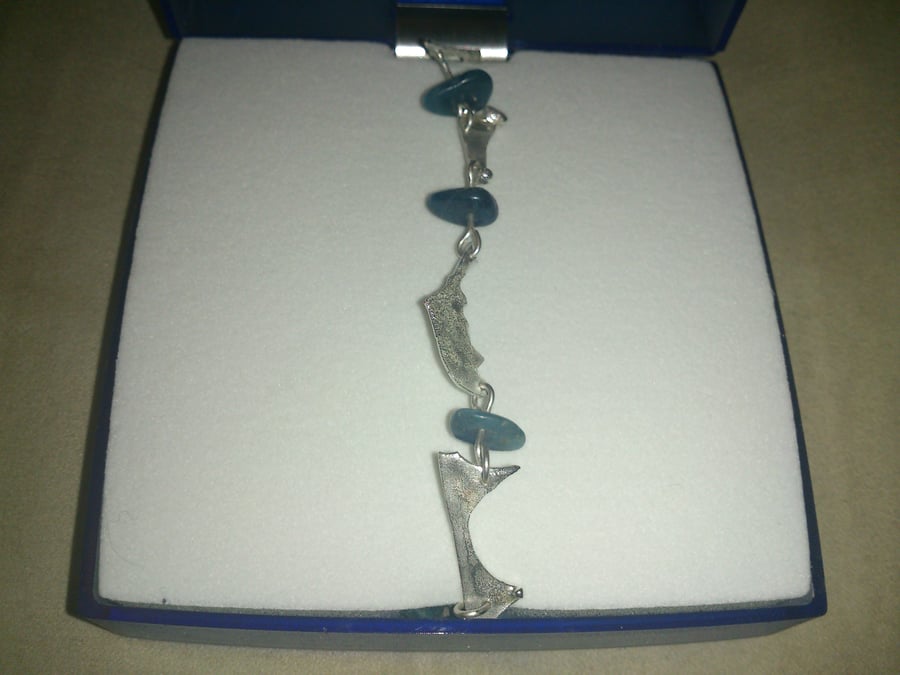 Apatite and reticulated silver elasticated bracelet