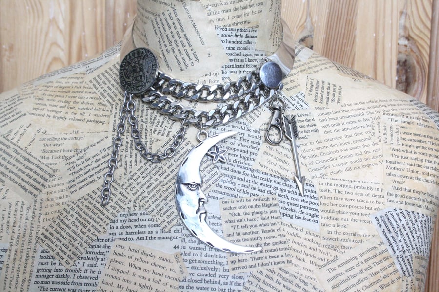 Silver Tone Moon Chunky Chain Statement Neckmess Necklace
