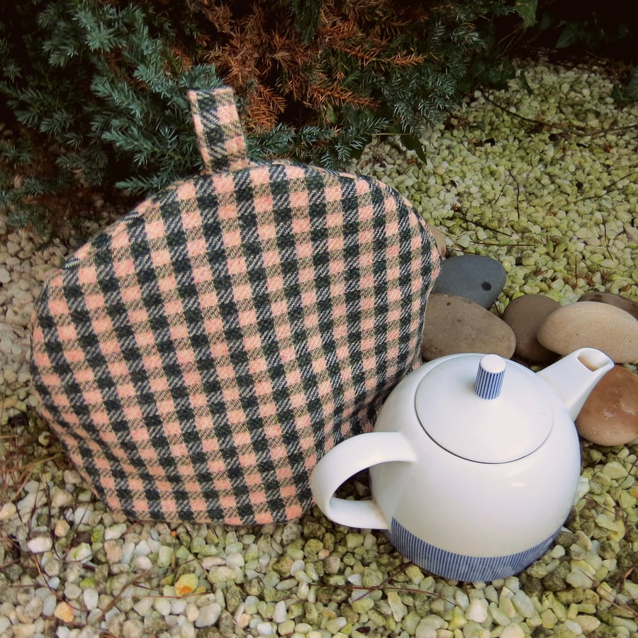 A soft wool tea cosy.  To fit a 4 - 5 cup teapot.  Size large.