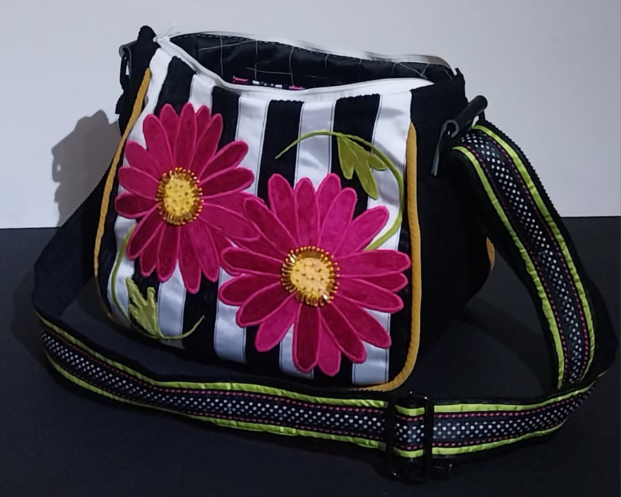 Pink Painted daisy Handbag