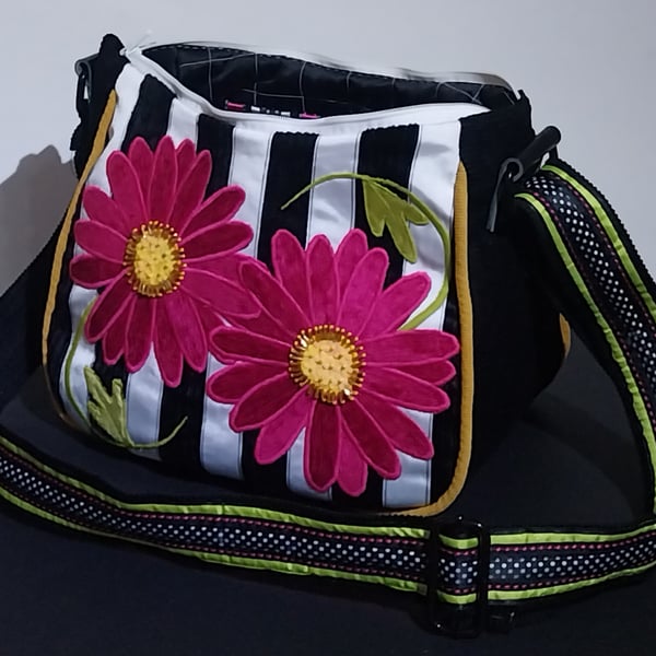 Pink Painted daisy Handbag