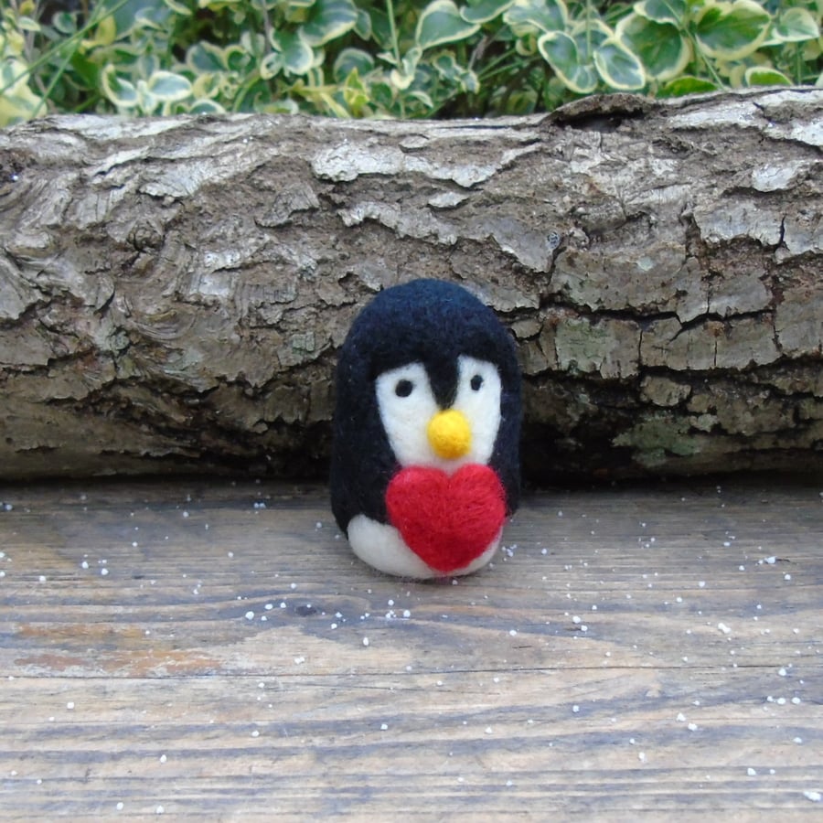 Penguin, penguin holding a red heart, needlefelt penguin