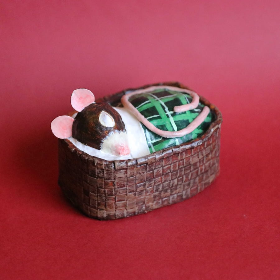 Sleepy Mouse in a basket - Green Tartan