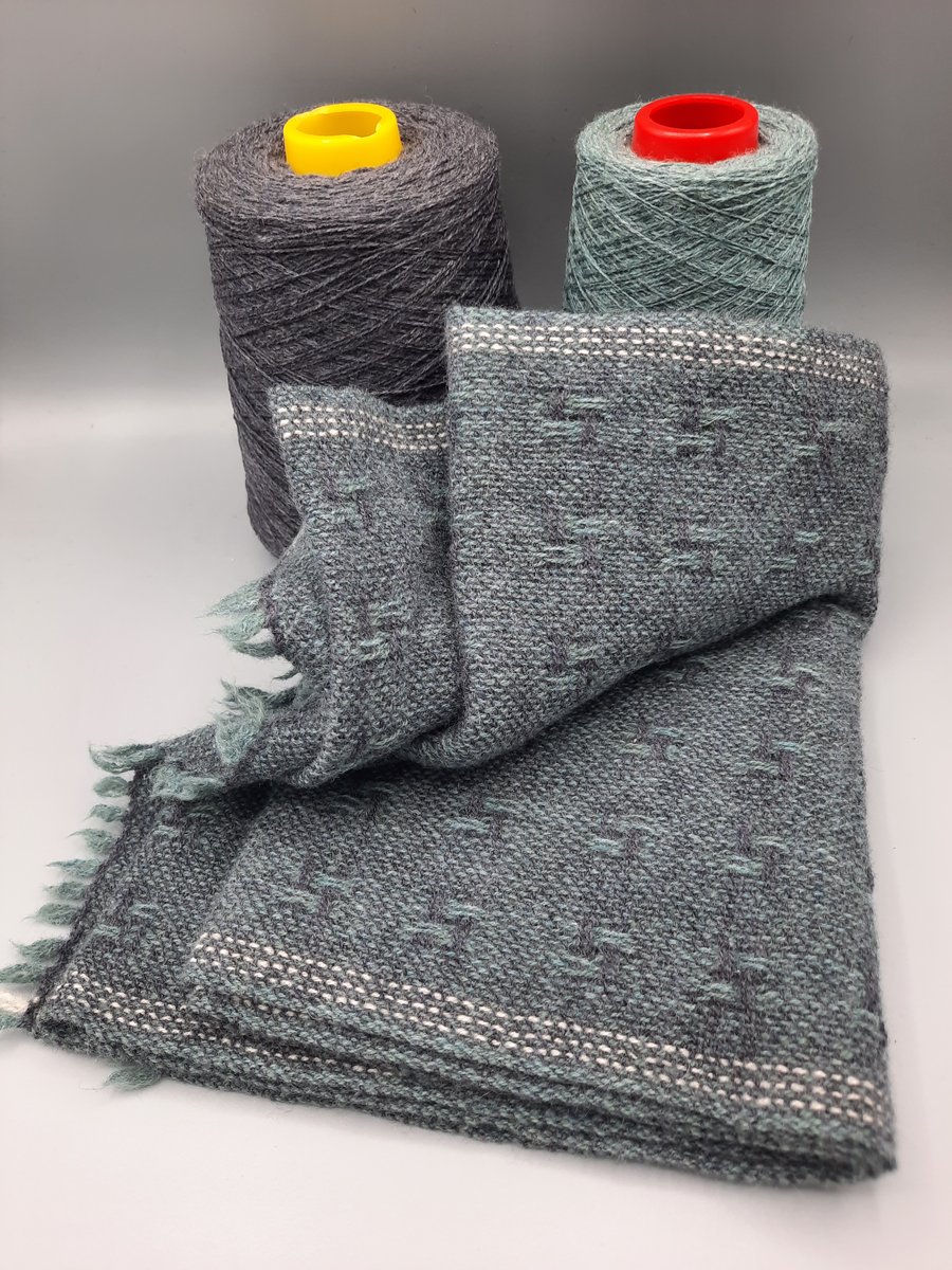 Lush two-tone textured lambswool scarf – Lavender grey