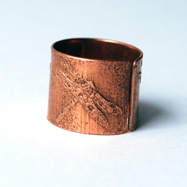 Etched copper dragonfly ring - adjustable size