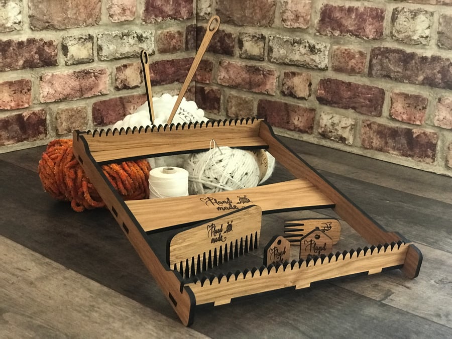 Large Weaving Loom with many accessories and a bag