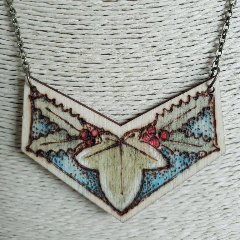 Pyrography holly &  ivy leaf  pendant