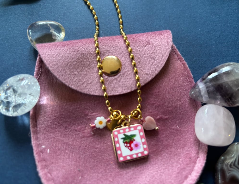 Strawberry twist necklace 