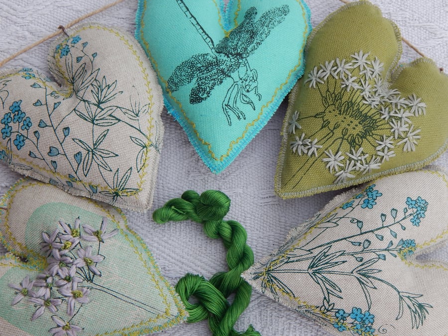 Dragonfly and wild flower hearts - 60 cm - Bunting, wall hanging