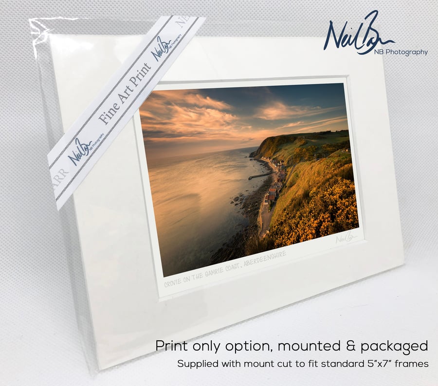 Fishing Village Crovie on Gamrie Coast Aberdeenshire - A6 (7"x5") Unframed Print