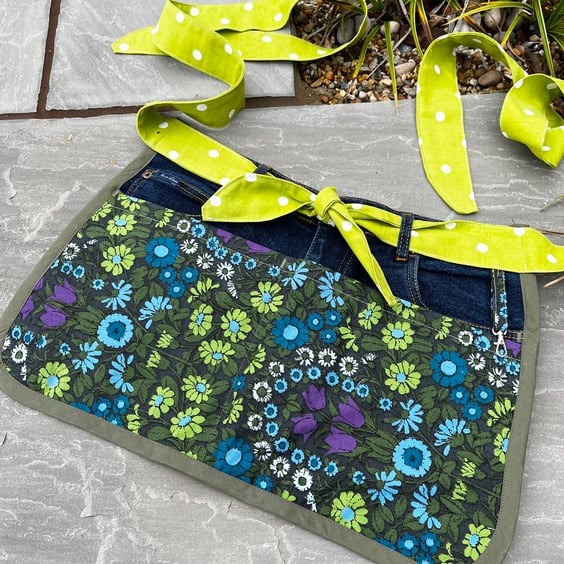 Garden apron Daisy Chain vintage fabric and denim with pockets