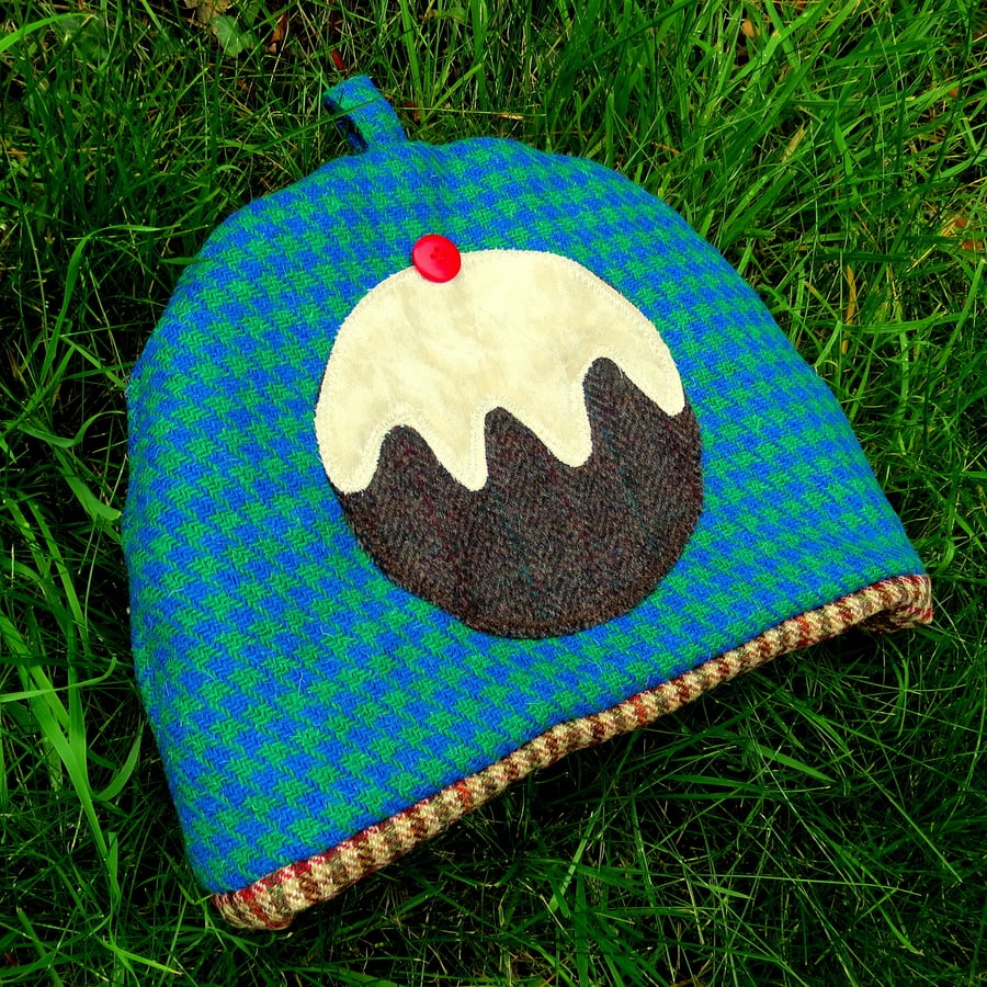 Christmas Tea Cosy.  Size large, made to fit a 4 - 5 cup teapot.  Festive Decor.