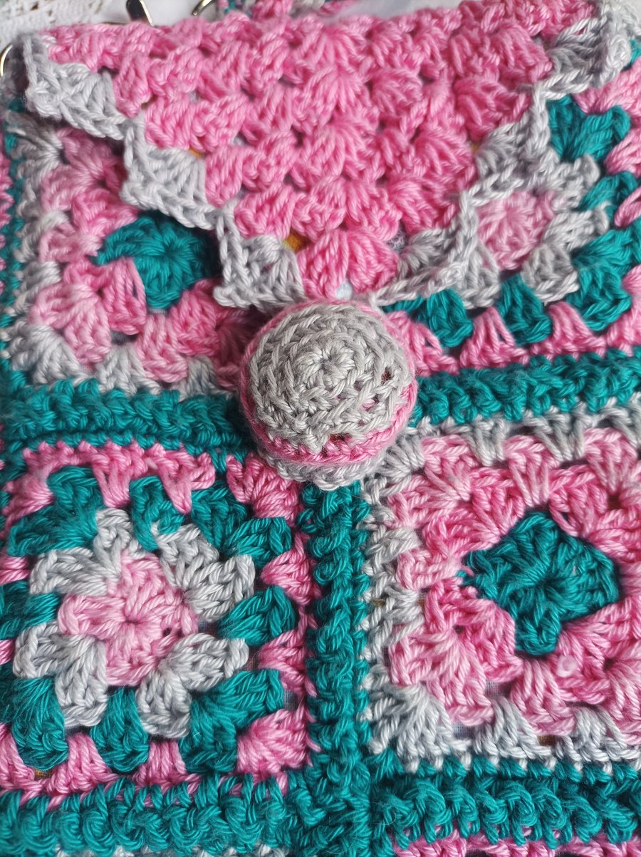 Crochet granny square bag in cotton fully lined.