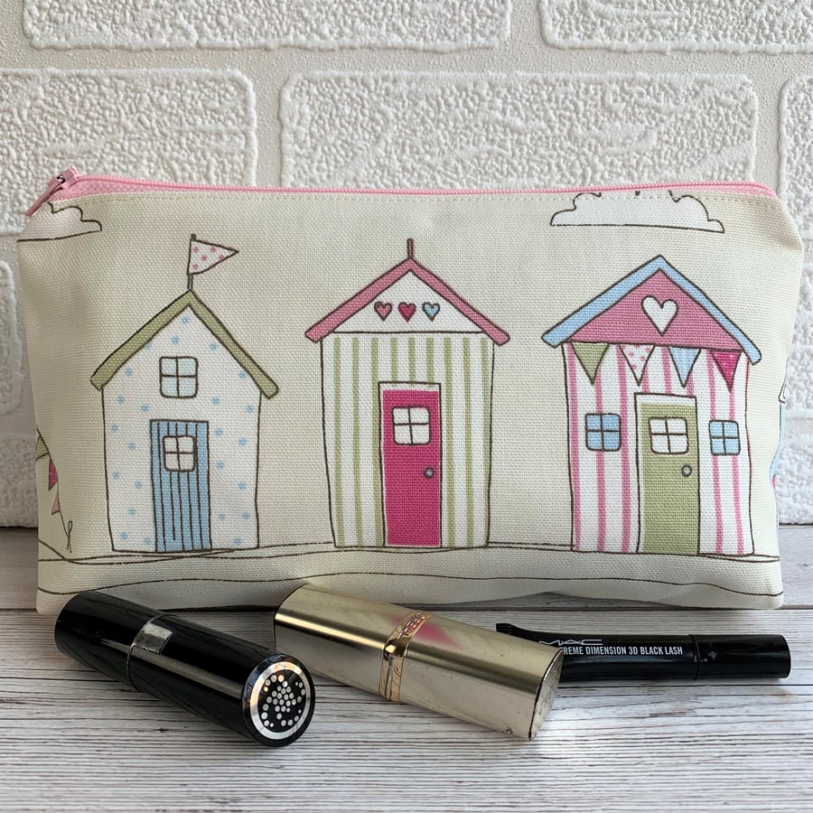 Beach huts make up bag with three beach huts in pastel colours