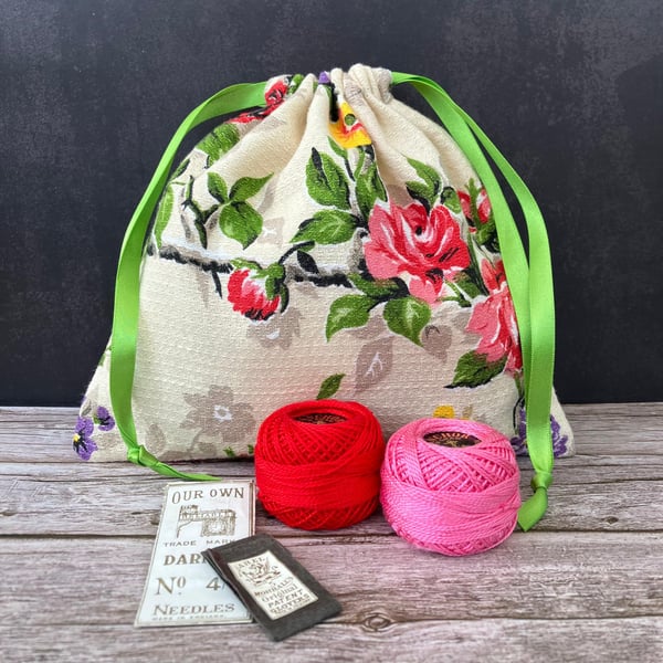 1940s Floral Vintage Barkcloth Drawstring Bag, Gift Bag, Spring Flowers - Green 