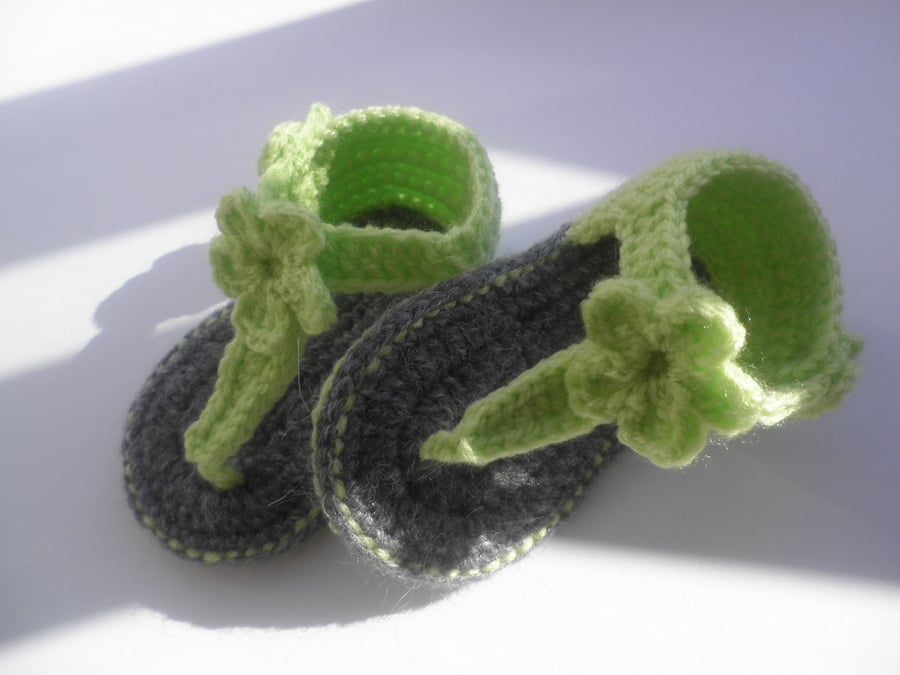 Crochet baby sandals