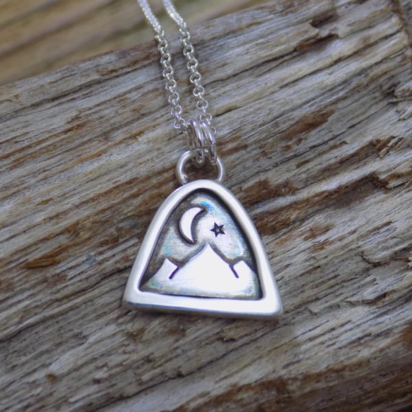 Sterling silver mini mountains frame scene pendant 