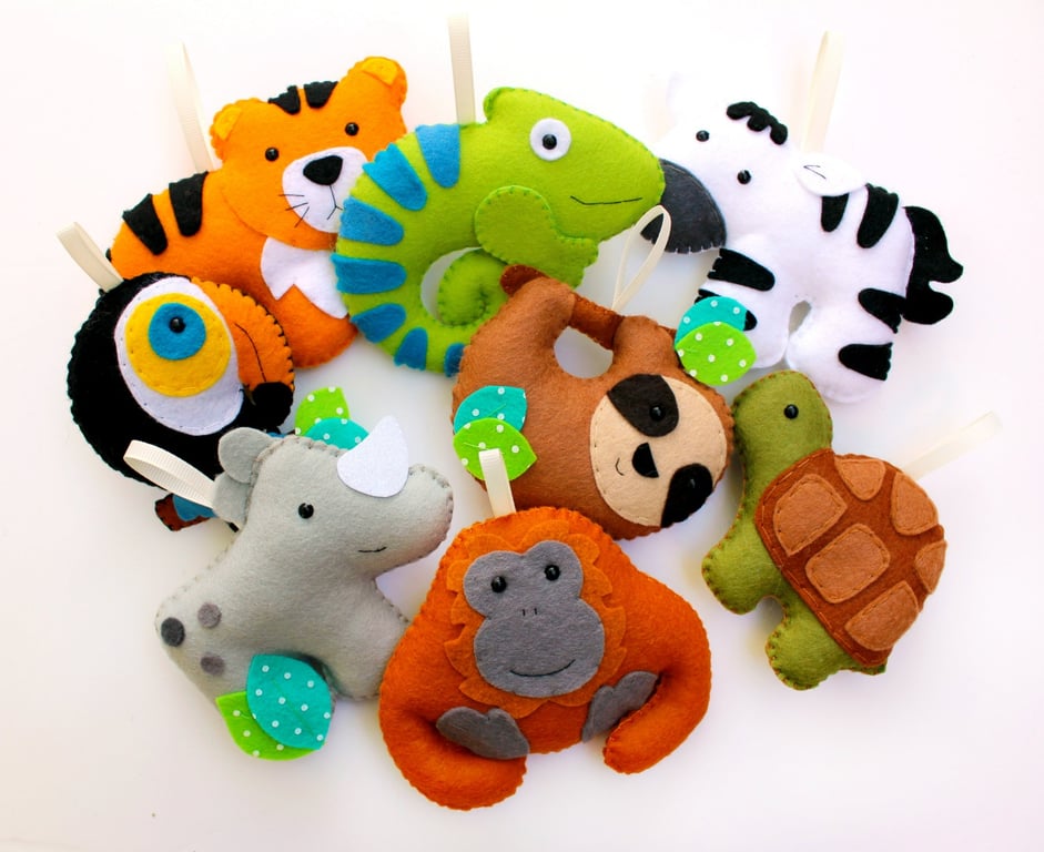 Make Your Own felt Jungle Garland Kit. Sewing pattern.