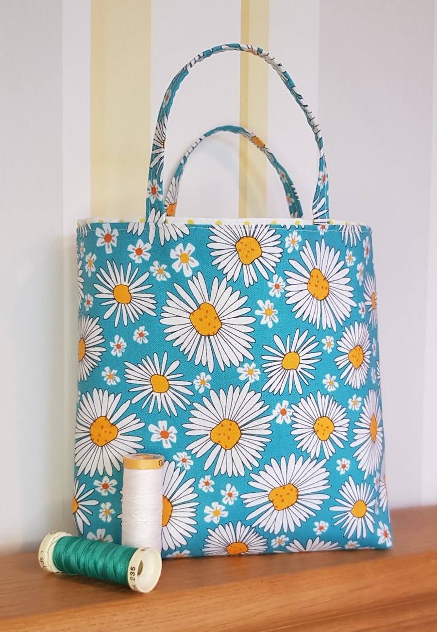 Gift bag, daisies
