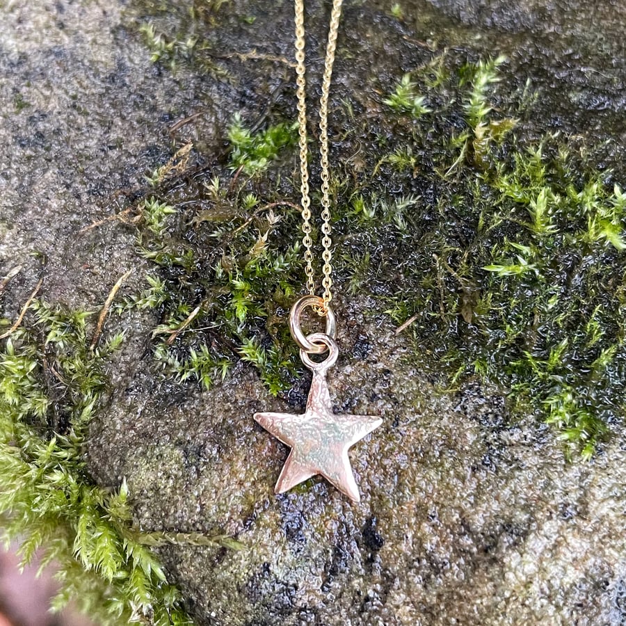 9ct yellow gold star pendant and chain