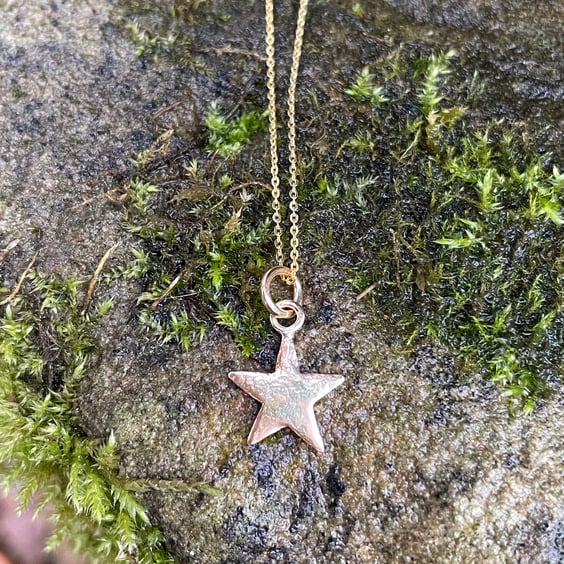 9ct yellow gold star pendant and chain