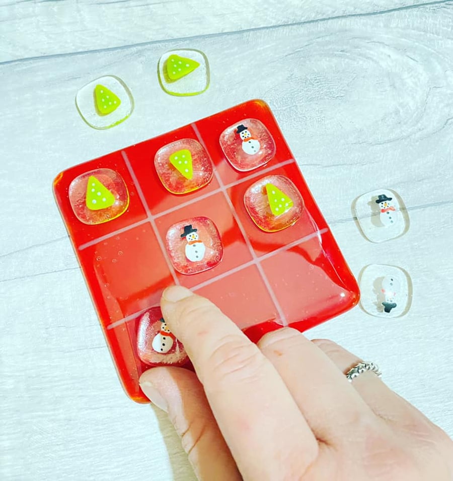 Fused Glass Christmas Noughts and Crosses Board