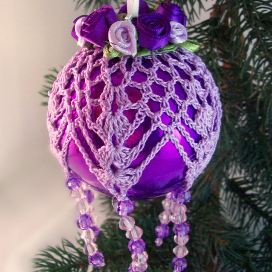 Christmas bauble purple and pink crochet lace vintage style, K3