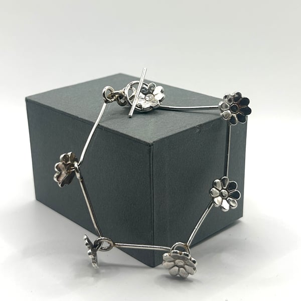 Solid silver daisy chain bracelet
