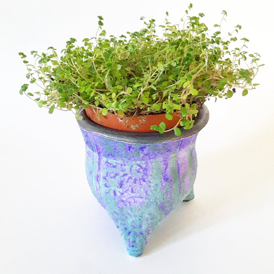 Ceramic Plant Pot Holder with Three Feet