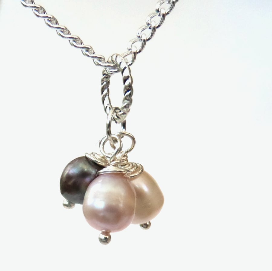 Three pearl cluster necklace