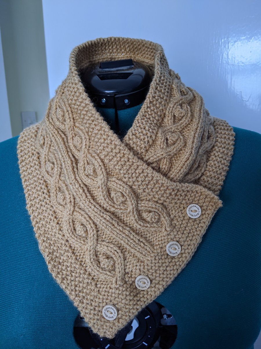 Ladies neck warmer 