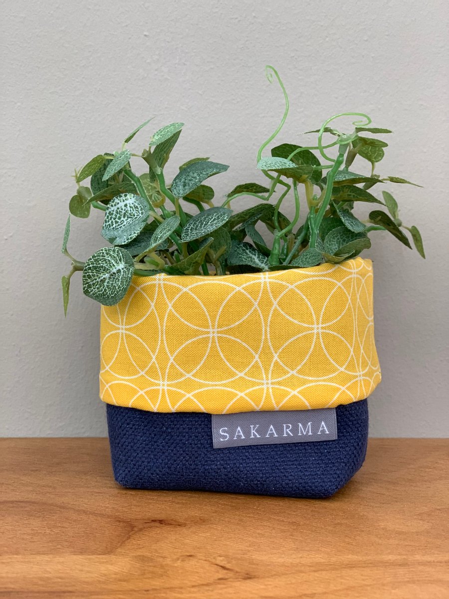 Tin Can Cutie - Yellow and Navy