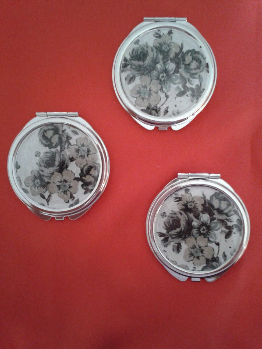 SALE - Compact mirror (black and white floral)
