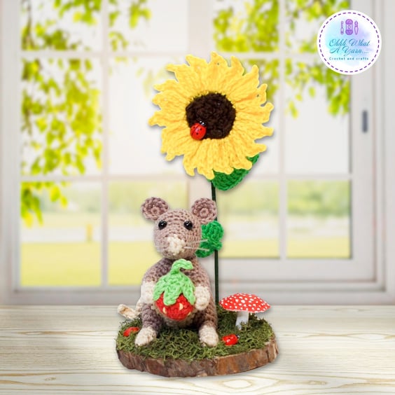 Crochet mouse and sunflower sculpture. Mouse ornament. Mouse decoration.