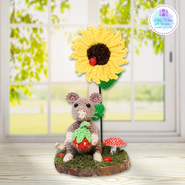 Crochet mouse and sunflower sculpture. Mouse ornament. Mouse decoration.