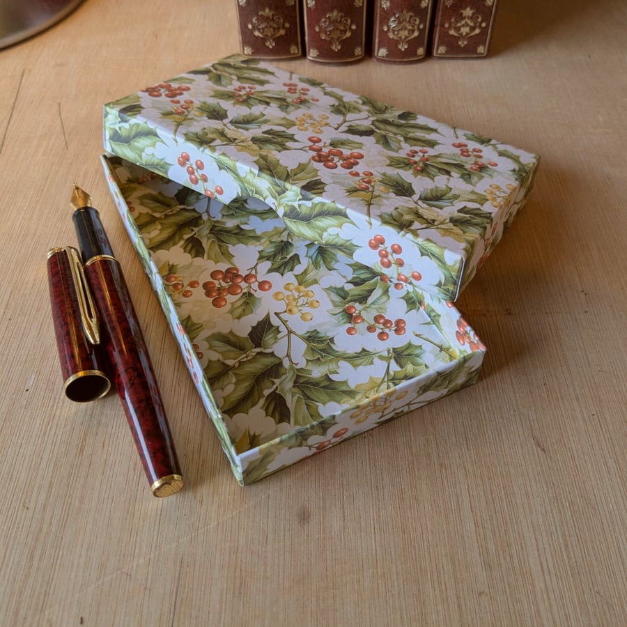 Holly at Christmas (A) - an ultra-thin necklace giftbox
