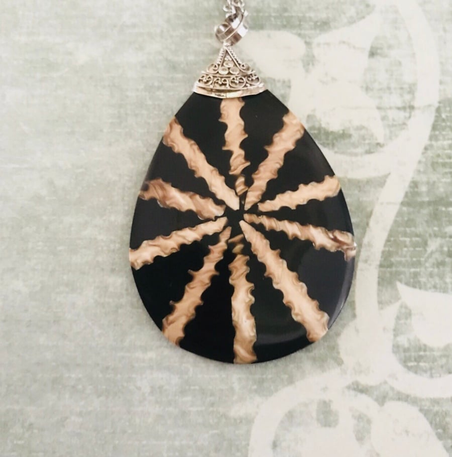 Spider Shell & Resin Statement Pendant Necklace