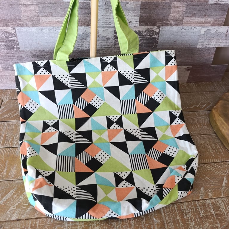 Geometric reversible tote bag 