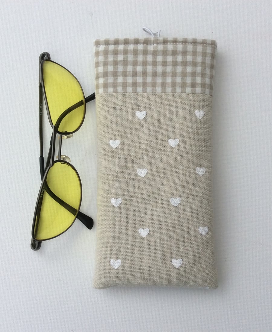 Glasses, sunglasses soft case, beige with white hearts, beige and white gingham