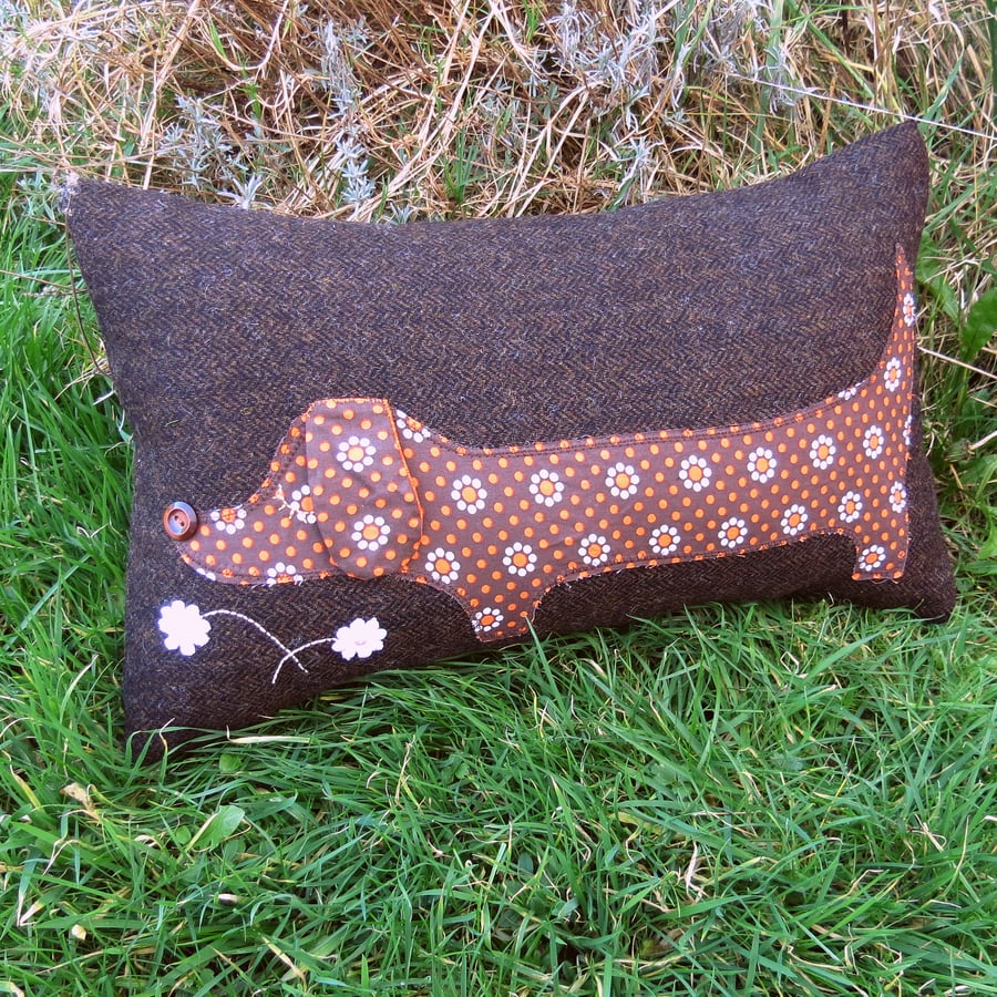 A snoozy groovy dachshund.  Complete with cushion pad.  