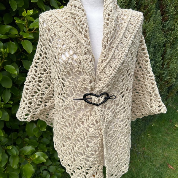Feminine Lace Triangle Wrap Shawl Scarf in Soft Beige Vegan Yarn 