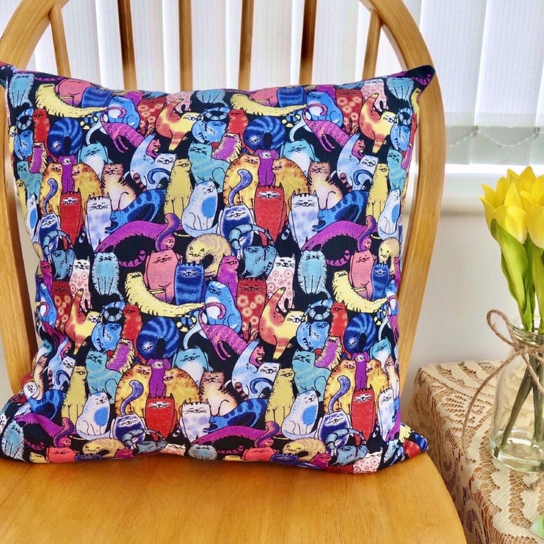 Cushion with Pad: Purple Cats Throw Pillow 17" (43cm) 