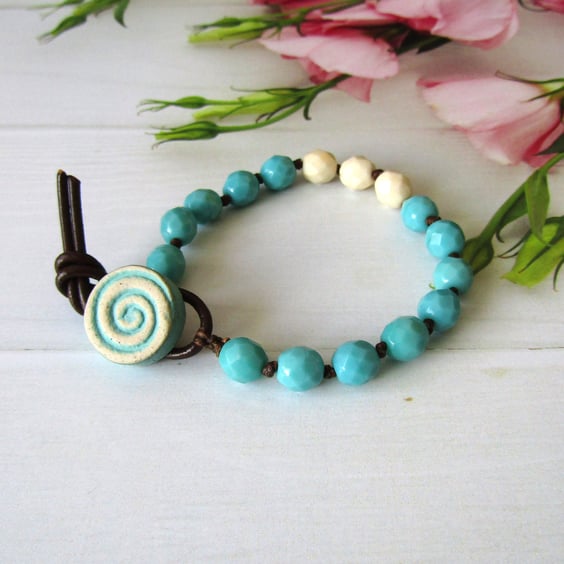 Blue Swirl Button Knotted Bead Bracelet 