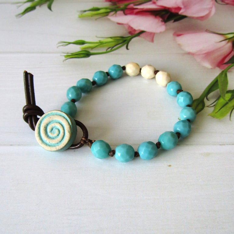 Blue Swirl Button Knotted Bead Bracelet 